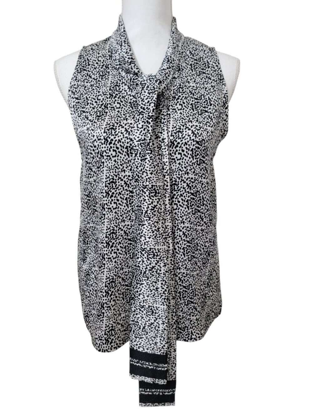 The Limited Scandal Collection Size M White with Black Abstract Speckled Top